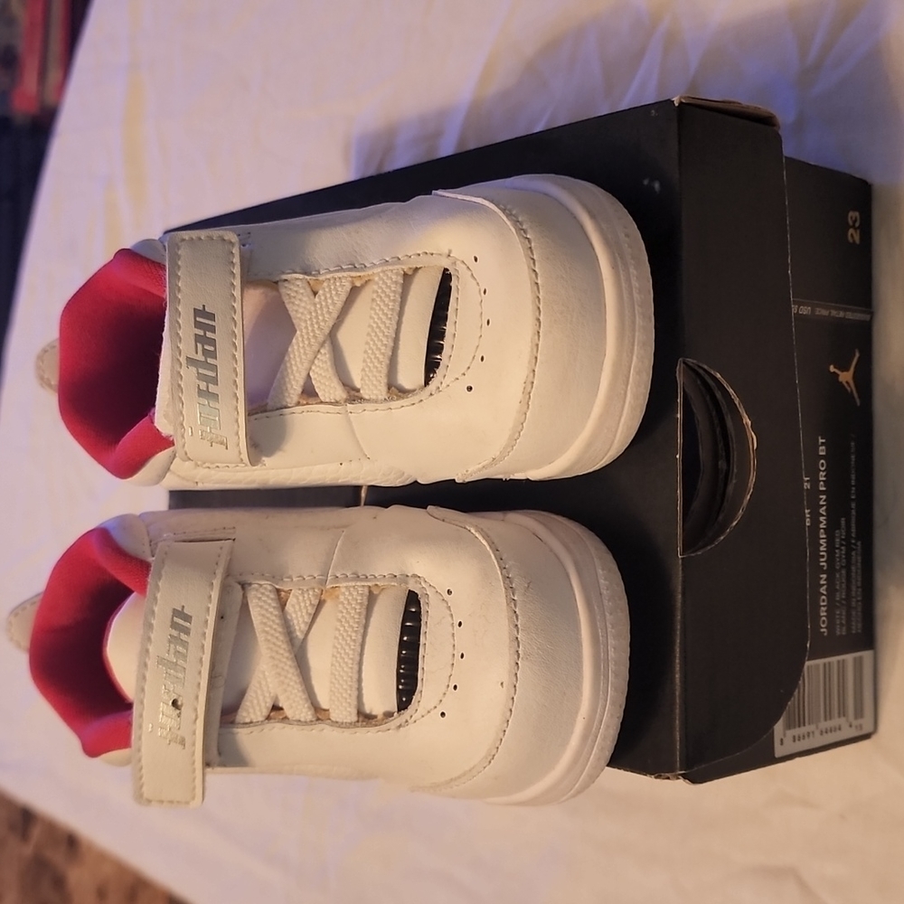 White Jordan's. 6c